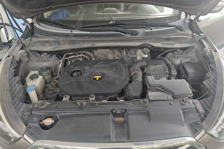 Used Hyundai ix35 2015 2.0L Automatic 2WD Smart Version China V Standard Engine Bay