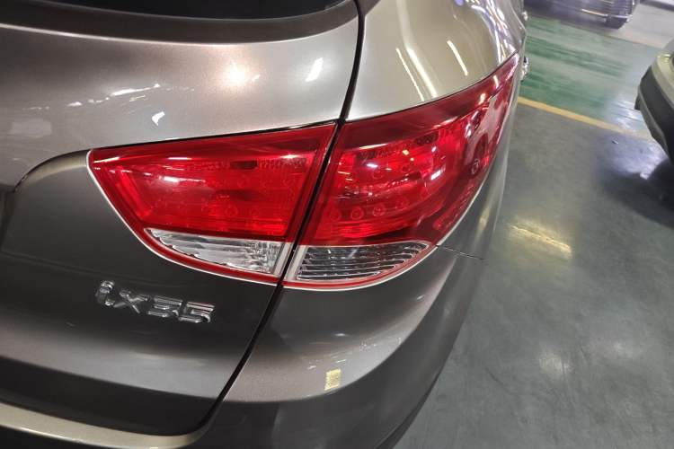 Used Hyundai ix35 2015 2.0L Automatic 2WD Comfort Edition China IV Standard Exterior 2