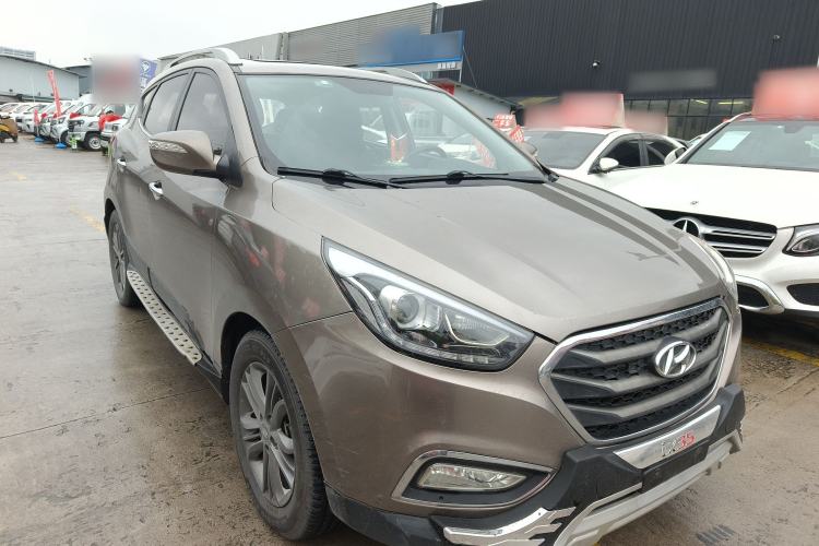 Used Hyundai ix35 2015 2.0L Automatic 2WD Smart Type China IV Front Right 45 Deg