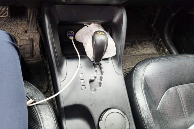 Used Hyundai ix35 2015 2.0L Automatic 2WD Smart Type China IV Gear Lever