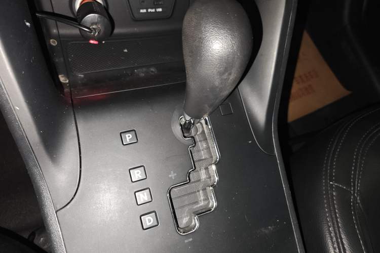 Used Hyundai ix35 2015 2.0L Automatic 2WD Comfort Edition China IV Standard Gear Lever