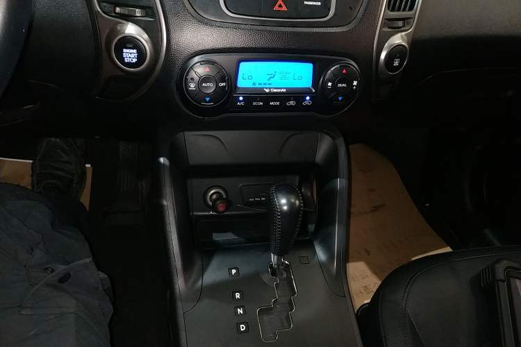 Used Hyundai ix35 2015 2.0L Automatic 2WD Smart Type China IV Gear Lever