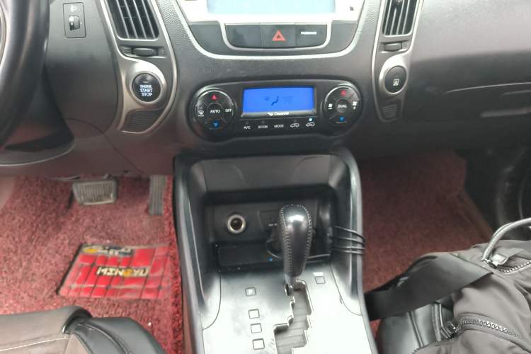 Used Hyundai ix35 2015 2.0L Automatic 2WD Smart Type China IV Gear Lever