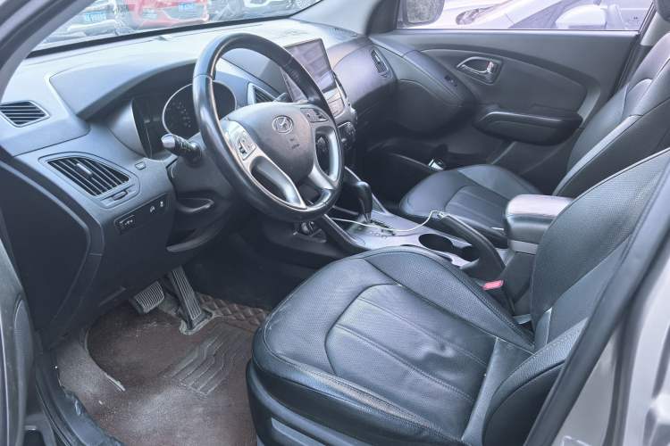 Used Hyundai ix35 2015 2.0L Automatic 2WD Smart Version China V Standard Interior 2