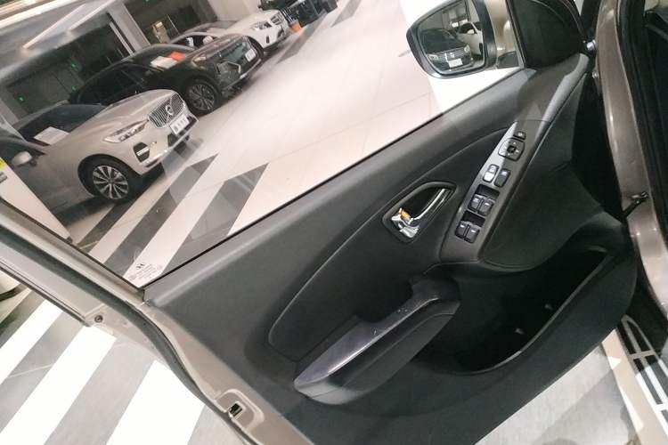 Used Hyundai ix35 2015 2.0L Automatic 2WD Smart Type China IV Left Front Door Interior