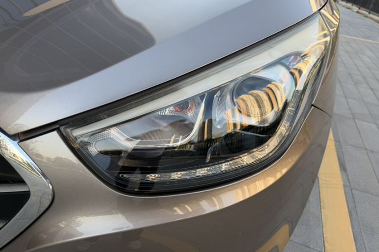 Used Hyundai ix35 2015 2.0L Automatic 2WD Smart Version China V Standard Left Front Headlight