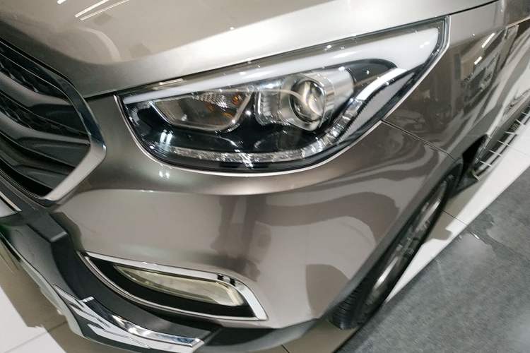 Used Hyundai ix35 2015 2.0L Automatic 2WD Smart Type China IV Left Front Headlight