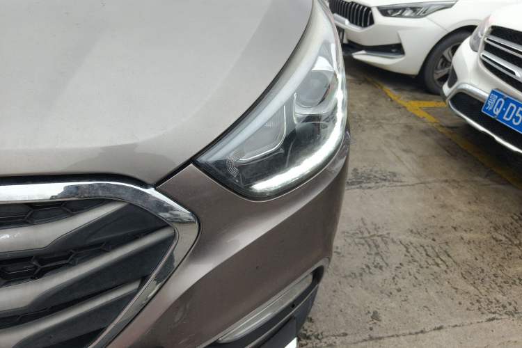 Used Hyundai ix35 2015 2.0L Automatic 2WD Smart Type China IV Left Front Headlight