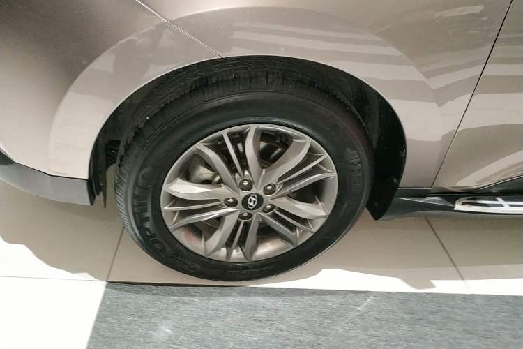 Used Hyundai ix35 2015 2.0L Automatic 2WD Smart Type China IV Left Front Wheel Hub