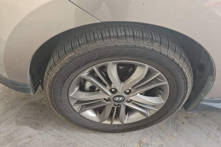 Used Hyundai ix35 2015 2.0L Automatic 2WD Smart Version China V Standard Left Front Wheel Hub
