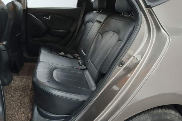 Used Hyundai ix35 2015 2.0L Automatic 2WD Smart Version China V Standard Left Rear Seat