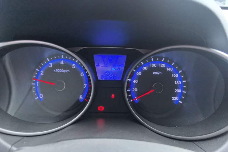 Used Hyundai ix35 2015 2.0L Automatic 2WD Smart Version China V Standard Odometer Close Up
