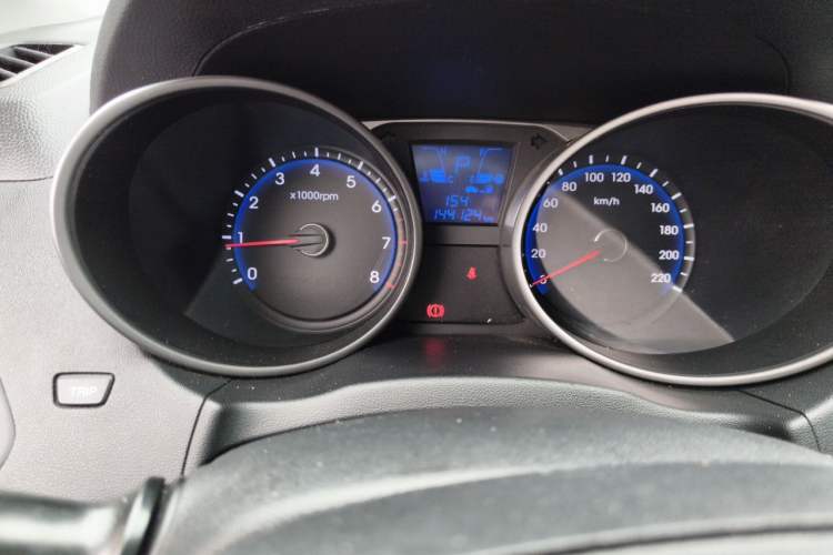 Used Hyundai ix35 2015 2.0L Automatic 2WD Smart Type China IV Odometer Close Up