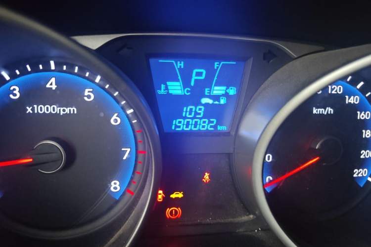Used Hyundai ix35 2015 2.0L Automatic 2WD Smart Version China V Standard Odometer Close Up