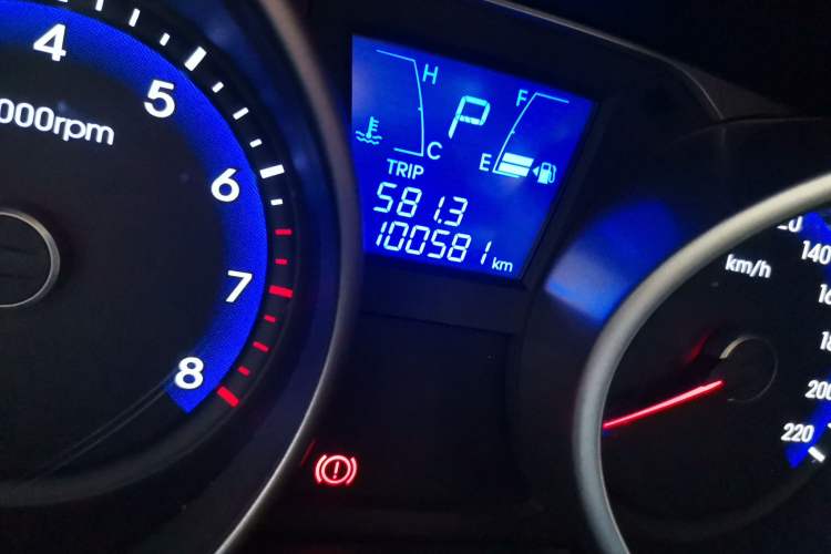 Used Hyundai ix35 2015 2.0L Automatic 2WD Smart Type China IV Odometer Close Up