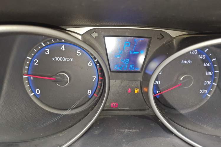 Used Hyundai ix35 2015 2.0L Automatic 2WD Smart Version China V Standard Odometer Close Up