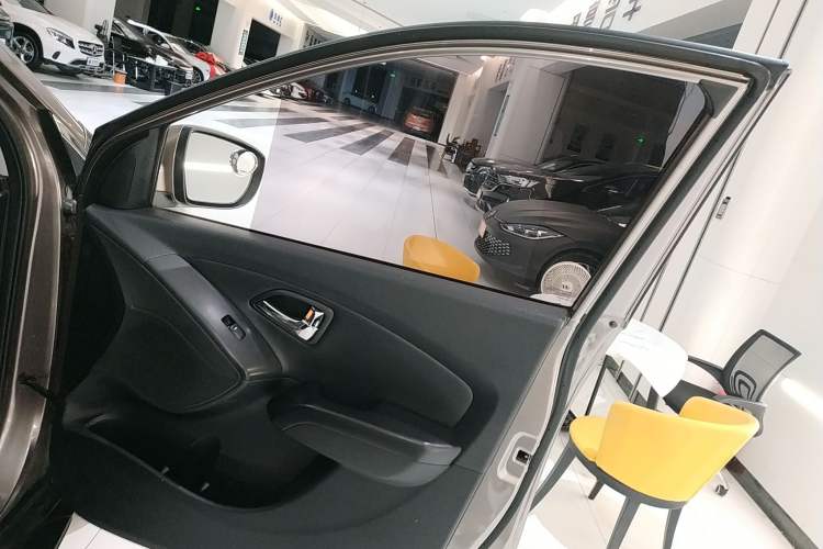 Used Hyundai ix35 2015 2.0L Automatic 2WD Smart Type China IV Right Front Door Interior