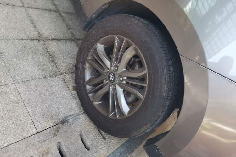 Used Hyundai ix35 2015 2.0L Automatic 2WD Smart Type China IV Right Front Wheel Hub