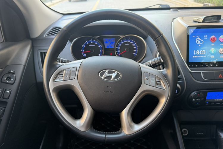 Used Hyundai ix35 2015 2.0L Automatic 2WD Smart Version China V Standard Steering Wheel