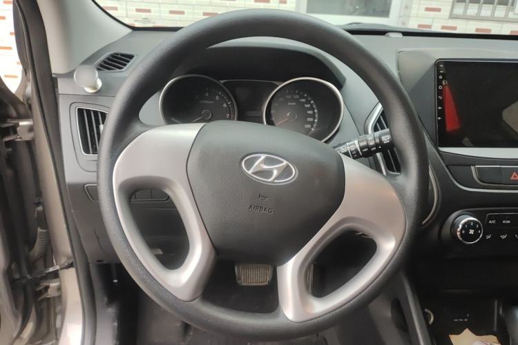 Used Hyundai ix35 2015 2.0L Automatic 2WD Comfort Edition China V Standard Steering Wheel