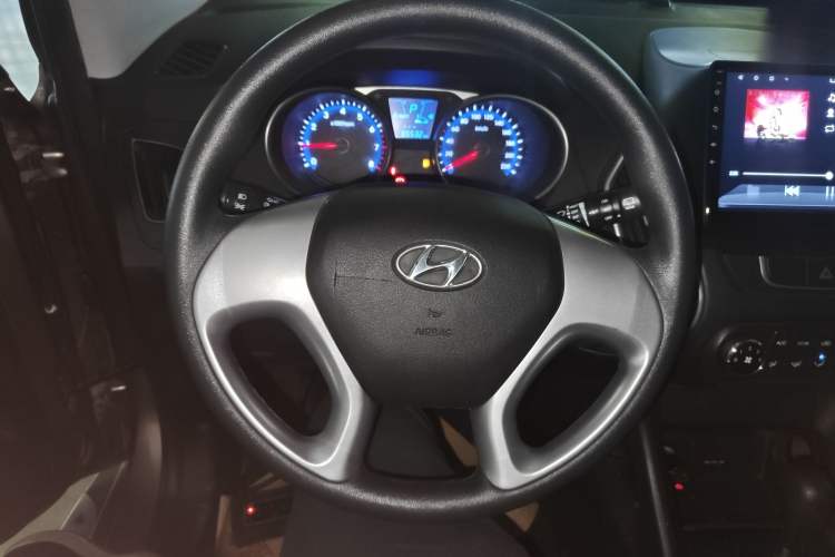 Used Hyundai ix35 2015 2.0L Automatic 2WD Comfort Edition China IV Standard Steering Wheel