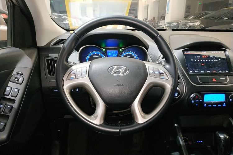 Used Hyundai ix35 2015 2.0L Automatic 2WD Smart Type China IV Steering Wheel