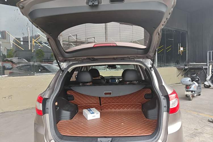 Used Hyundai ix35 2015 2.0L Automatic 2WD Smart Version China V Standard Trunk
