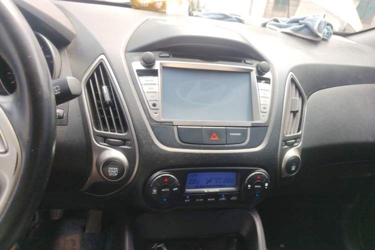 Used Hyundai ix35 2015 2.0L Automatic 2WD Smart Type China IV Audio And AC Panel