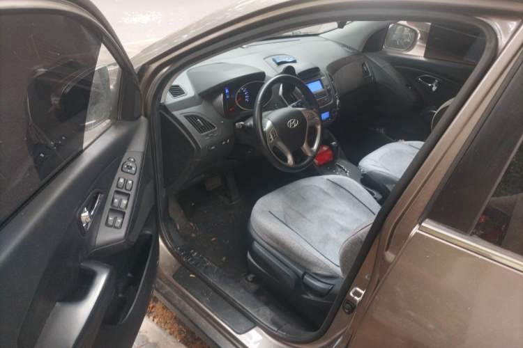 Used Hyundai ix35 2015 2.0L Automatic 2WD Smart Version China V Standard Driver Seat