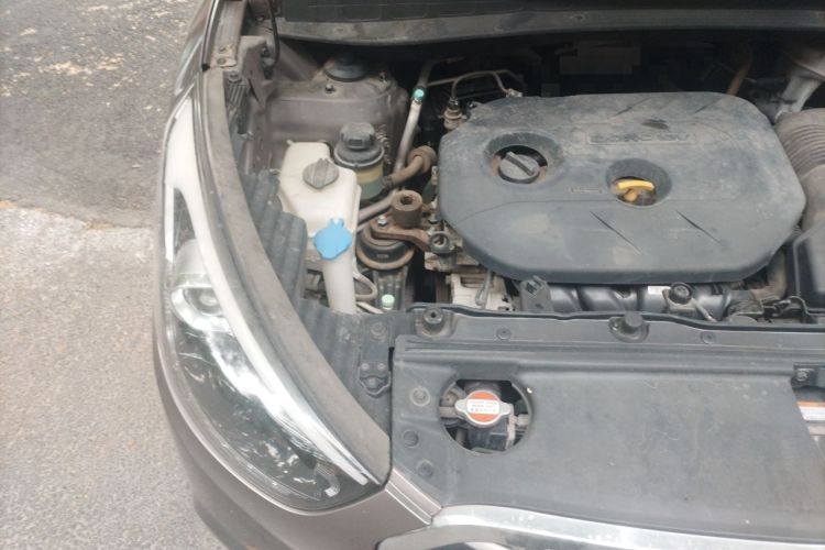 Used Hyundai ix35 2015 2.0L Automatic 2WD Smart Version China V Standard Engine Bay Right