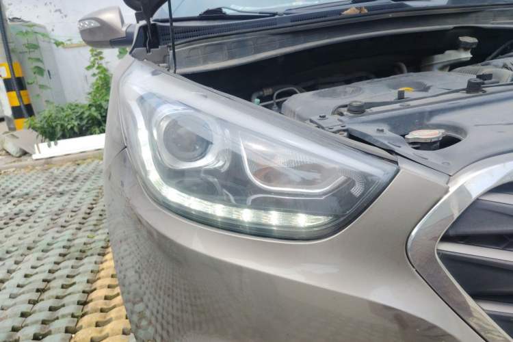 Used Hyundai ix35 2015 2.0L Automatic 2WD Smart Type China IV Right Front Headlight
