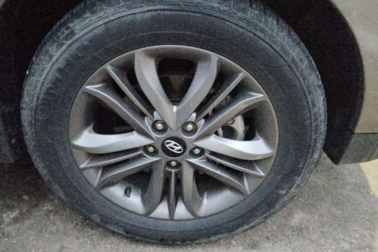 Used Hyundai ix35 2015 2.0L Automatic 2WD Smart Type China IV Right Front Wheel Hub