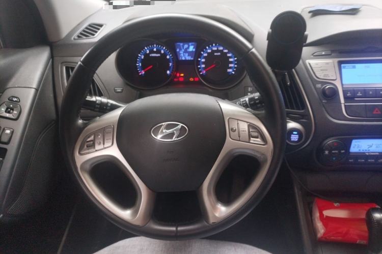 Used Hyundai ix35 2015 2.0L Automatic 2WD Smart Version China V Standard Steering Wheel
