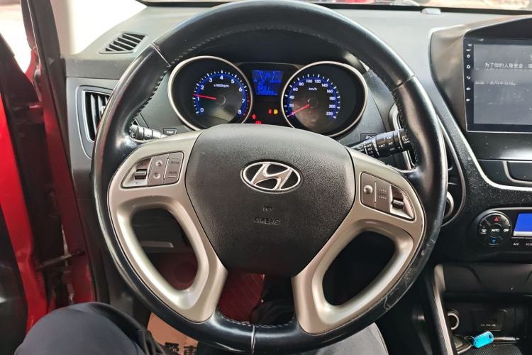 Used Hyundai ix35 2015 2.0L Automatic 2WD Smart Version China V Standard Steering Wheel