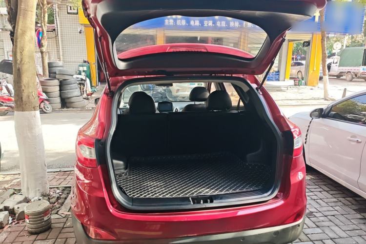 Used Hyundai ix35 2015 2.0L Automatic 2WD Smart Version China V Standard Trunk