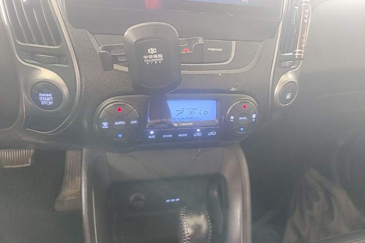 Used Hyundai ix35 2015 2.0L Automatic 2WD Smart Type China IV Audio And AC Panel