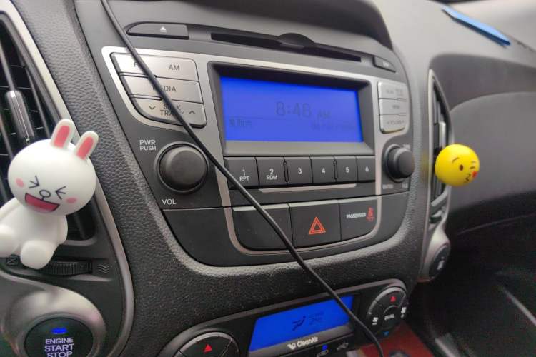 Used Hyundai ix35 2015 2.0L Automatic 2WD Smart Version China V Standard Audio And AC Panel