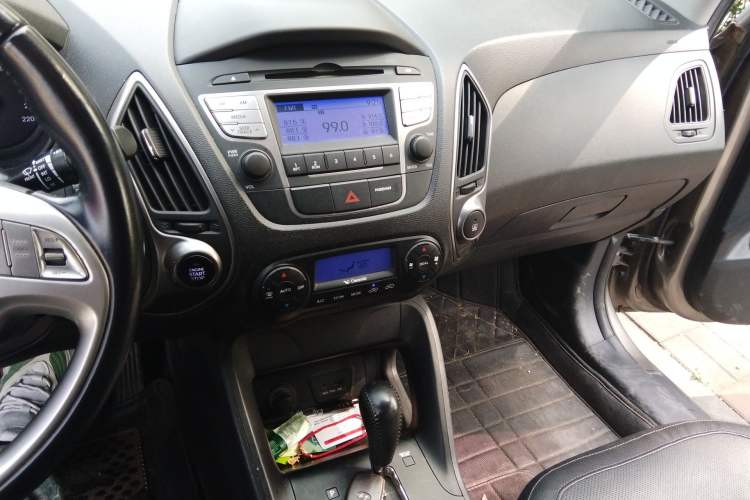 Used Hyundai ix35 2015 2.0L Automatic 2WD Smart Type China IV Audio And AC Panel