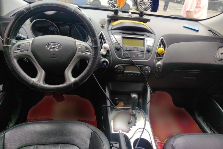 Used Hyundai ix35 2015 2.0L Automatic 2WD Smart Version China V Standard Center Console