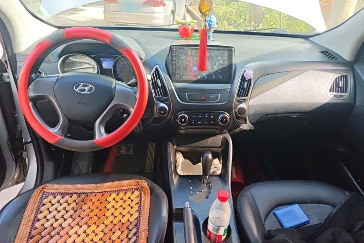 Used Hyundai ix35 2015 2.0L Automatic 2WD Comfort Edition China V Standard Center Console