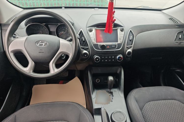 Used Hyundai ix35 2015 2.0L Automatic 2WD Comfort Edition China V Standard Center Console