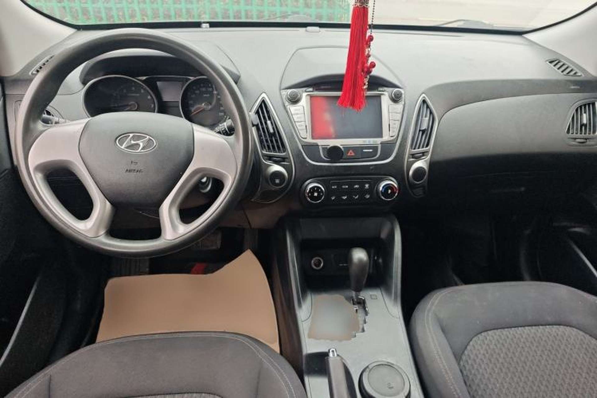Used Hyundai ix35 2015 2.0L Automatic 2WD Comfort Edition China V Standard Center Console