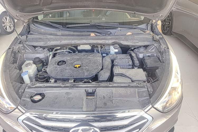 Used Hyundai ix35 2015 2.0L Automatic 2WD Smart Type China IV Engine Bay