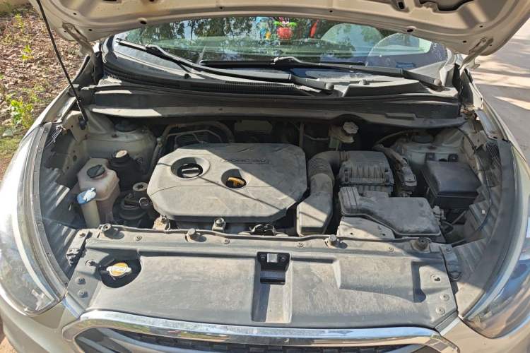 Used Hyundai ix35 2015 2.0L Automatic 2WD Comfort Edition China V Standard Engine Bay