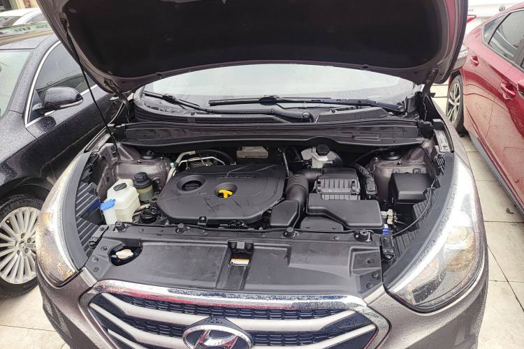 Used Hyundai ix35 2015 2.0L Automatic 2WD Smart Type China IV Engine Bay