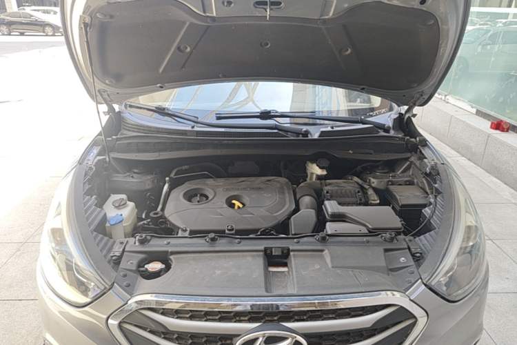 Used Hyundai ix35 2015 2.0L Automatic 2WD Smart Version China V Standard Engine Bay
