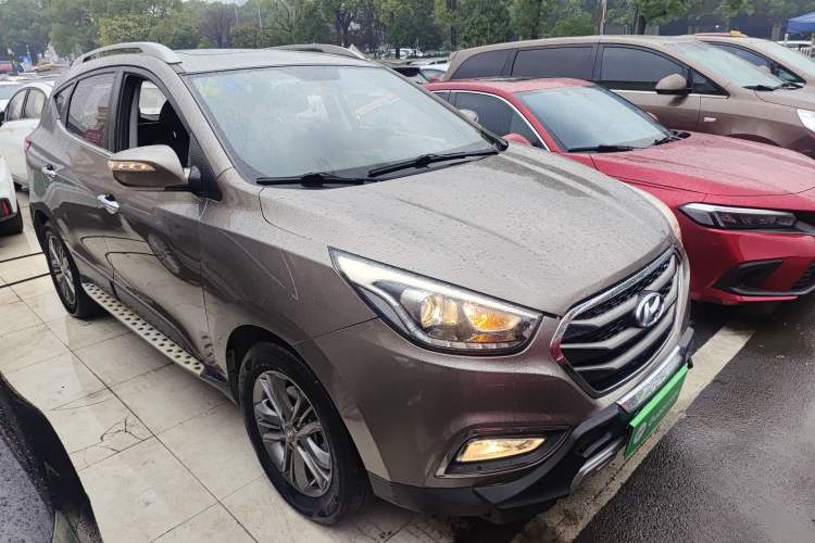 Used Hyundai ix35 2015 2.0L Automatic 2WD Smart Type China IV Front Right 45 Deg