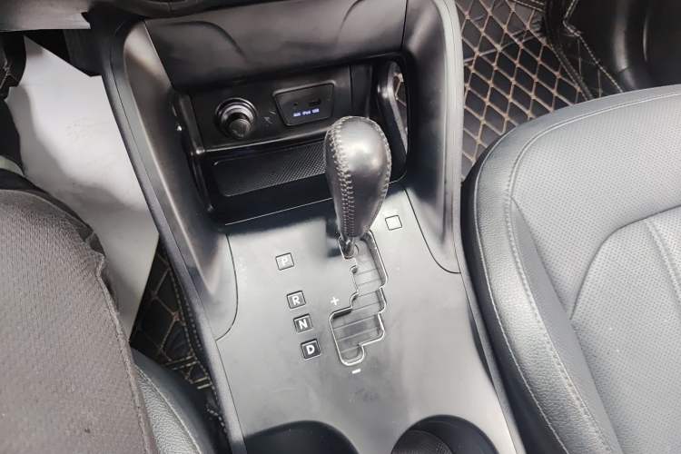 Used Hyundai ix35 2015 2.0L Automatic 2WD Smart Type China IV Gear Lever