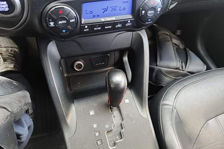 Used Hyundai ix35 2015 2.0L Automatic 2WD Smart Version China V Standard Gear Lever