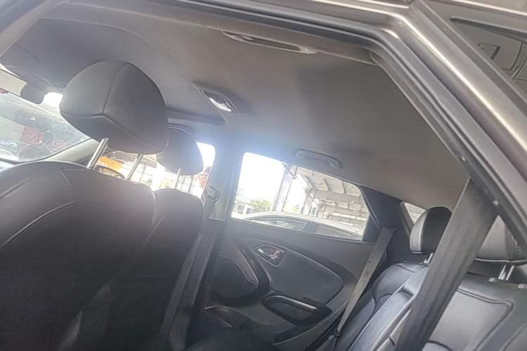 Used Hyundai ix35 2015 2.0L Automatic 2WD Smart Type China IV Headliner